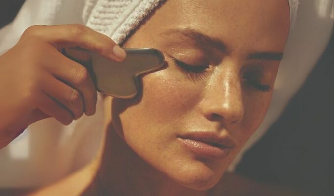 OUTILS VISAGE : LES BIENFAITS DES PIERRES PRÉCIEUSES