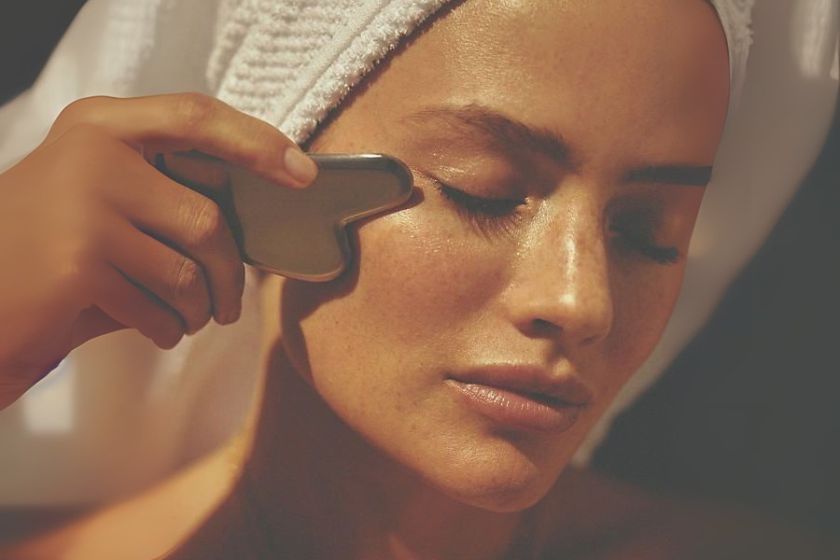 OUTILS VISAGE : LES BIENFAITS DES PIERRES PRÉCIEUSES