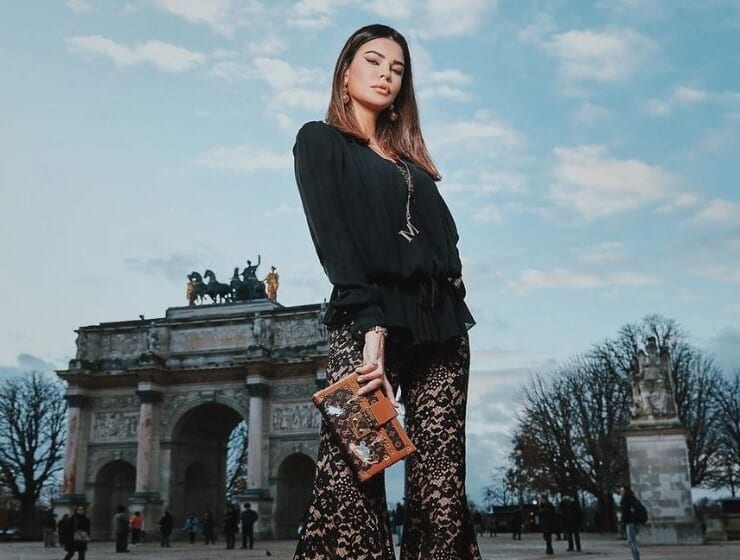 MIMIA LEBLANC NOUS EMMÈNE EN VOYAGE À PARIS MIMIA LEBLANC NOUS EMMÈNE EN VOYAGE À PARIS