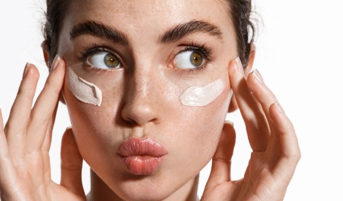 SOINS ANTI-RIDES : LE BAKUCHIOL, NOUVEL INGRÉDIENT MIRACLE ?