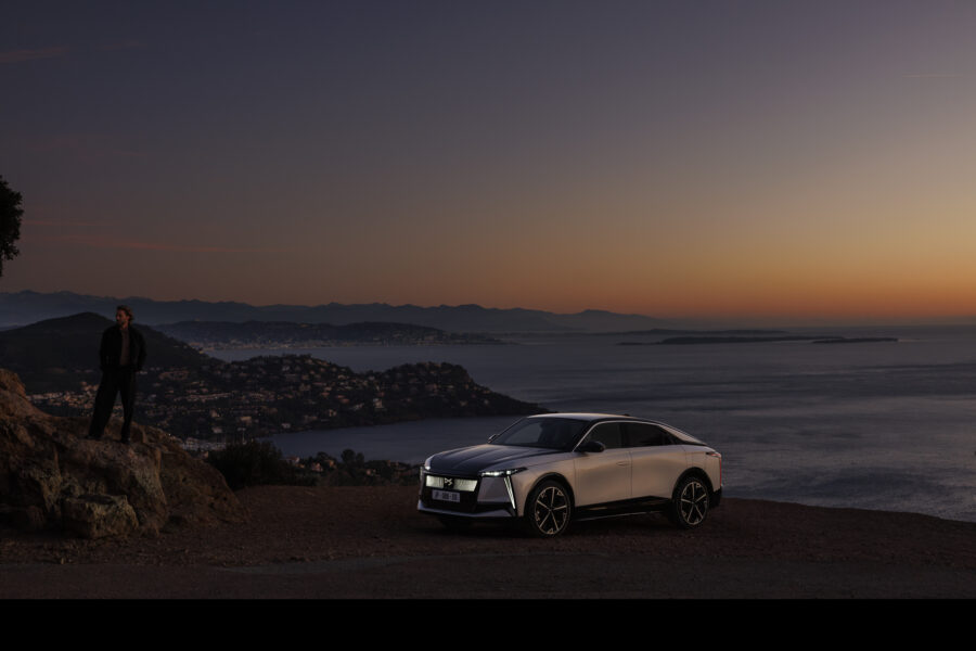 DS N°8 : LA NOUVELLE ICÔNE ÉLECTRIQUE DU LUXE À LA FRANÇAISE