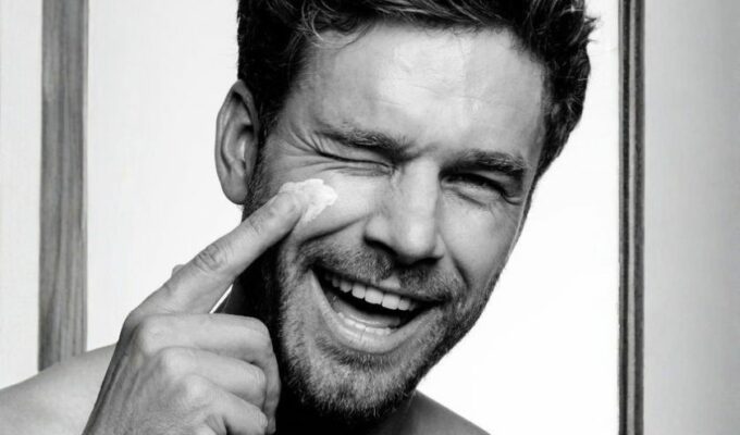 SOINS POUR HOMME 2026 : LA ROUTINE BEAUTÉ MASCULINE SE RÉINVENTE