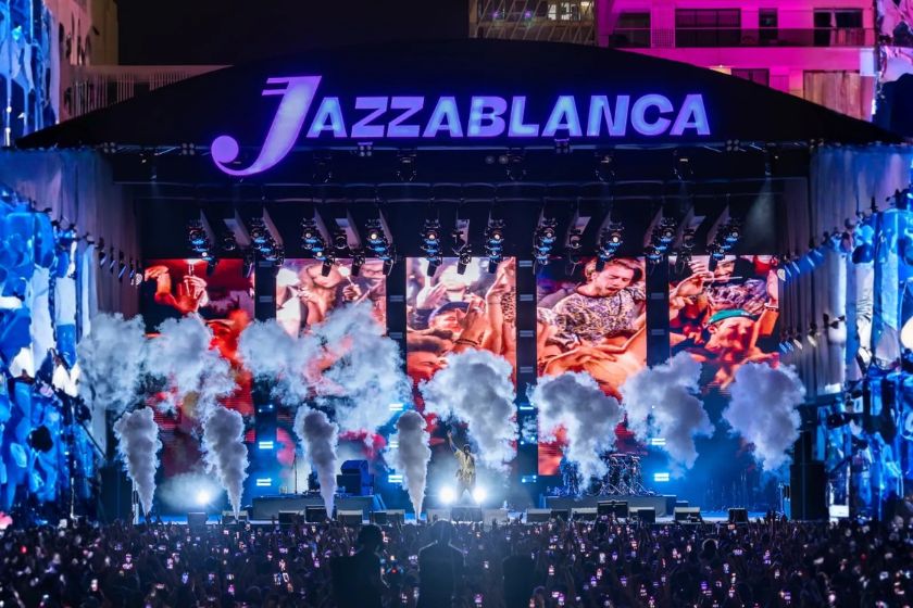 Jazzablanca 2026 investit Casablanca du 2 au 11 juillet avec 50 artistes entre Anfa Park et le Parc de la Ligue Arabe.